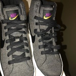 Women’s Nike Sneaker size 9 USED