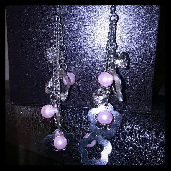 Earing - Picture 1 of 3