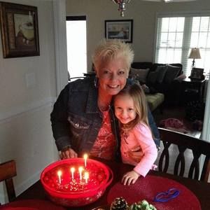 Meet your Posher, Cynthia