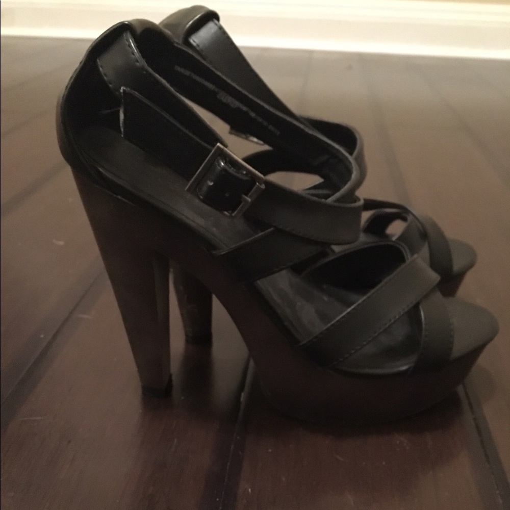 High heels - Picture 2 of 2