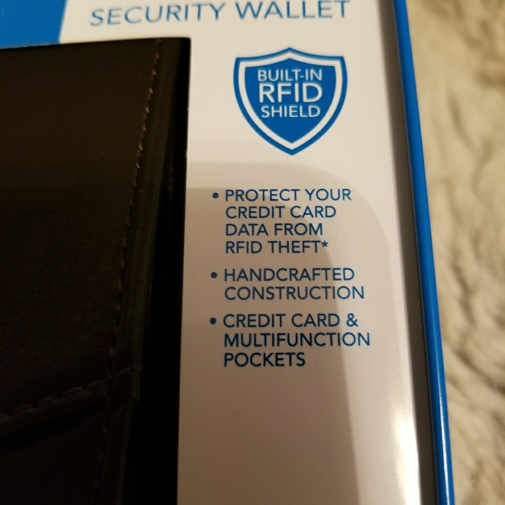 Columbia men's leather brown RFID wallet