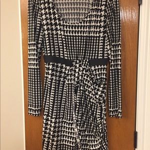 Daisy Fuentes black and white dress size M