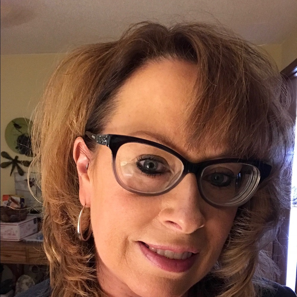 Meet your Posher, Kelly