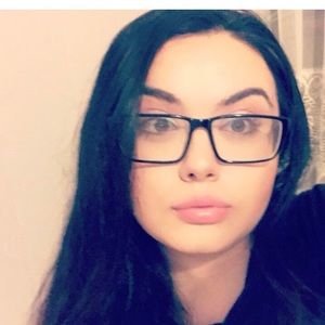 Meet your Posher, Emina