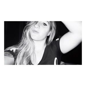 Meet your Posher, Olivia