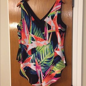 Worthington Size L shear tank.  Dressy design!