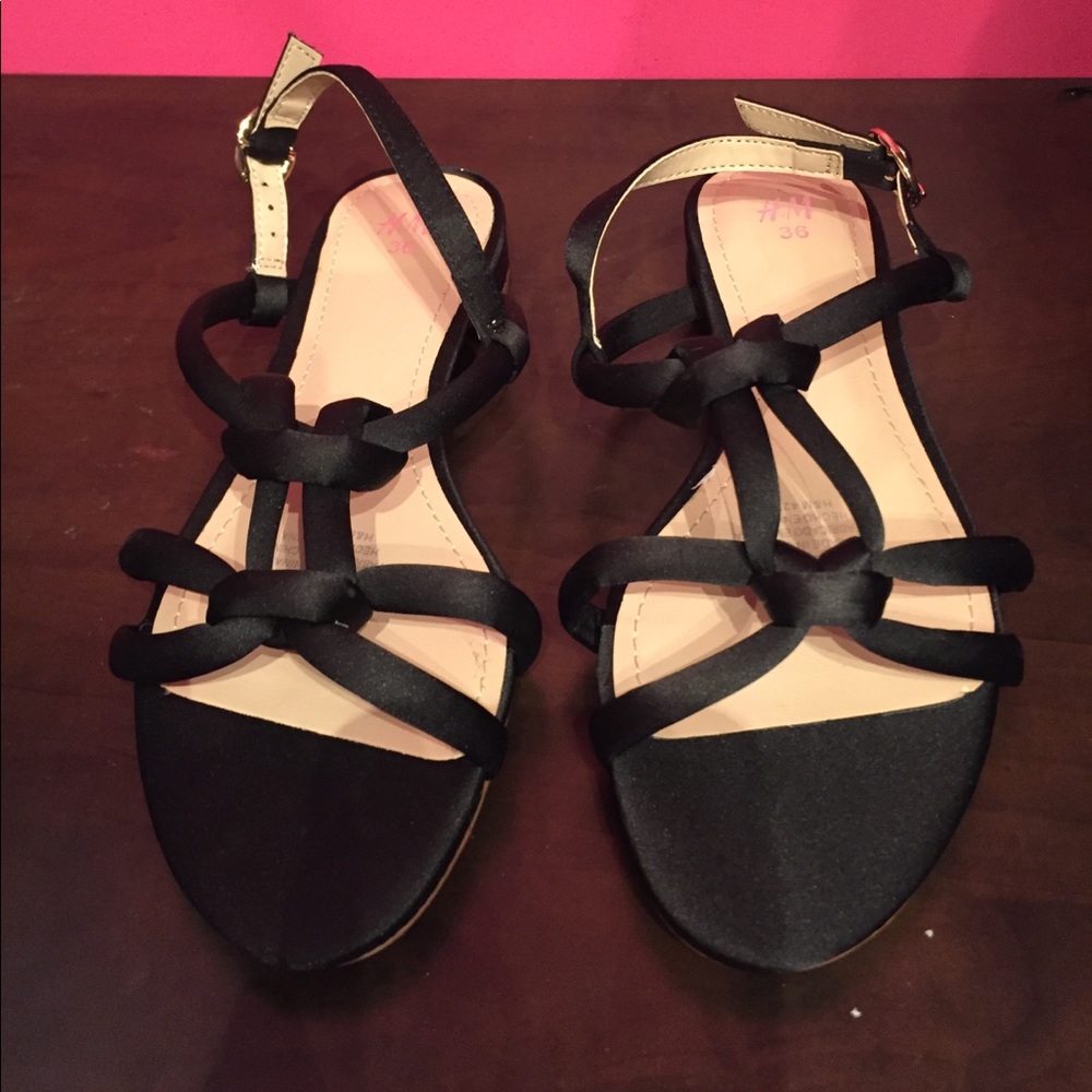 H&M never before worn flat sandals