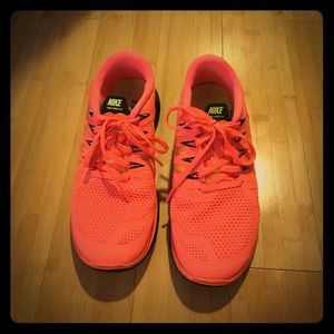 Women’s Nike Free Runs 5.0 size 6.5