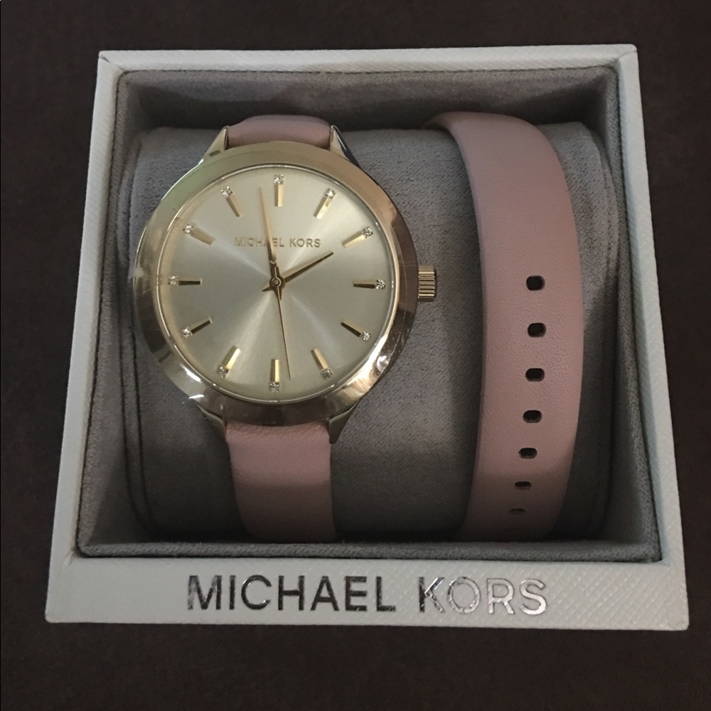 🎉🎉FABULOUS BNWT Michael Kors Wrap Watch