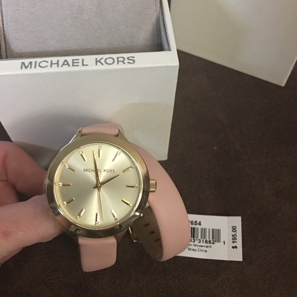 🎉🎉FABULOUS BNWT Michael Kors Wrap Watch - Picture 2 of 3