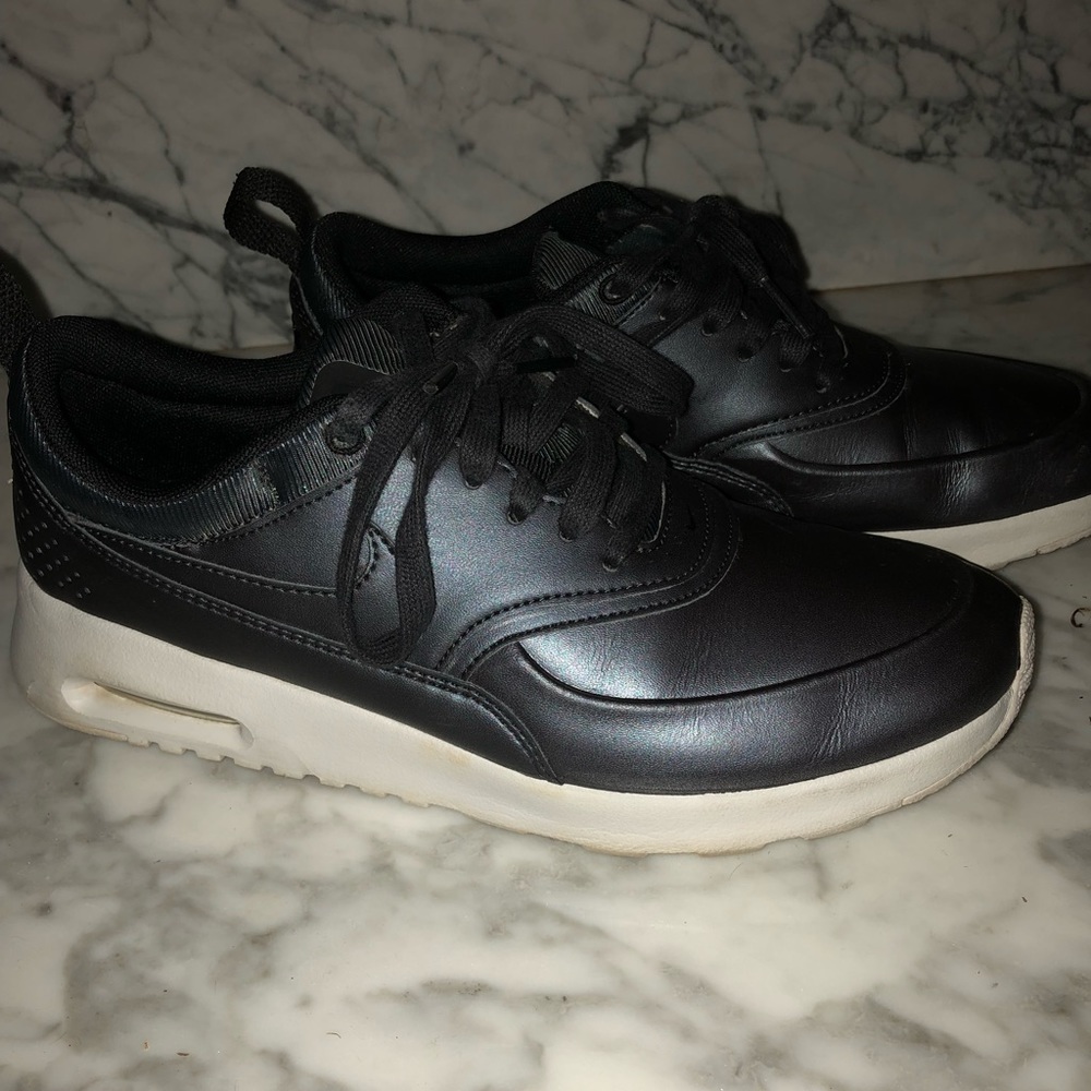 Nike tennis shoes/ PRICED TO SELL!