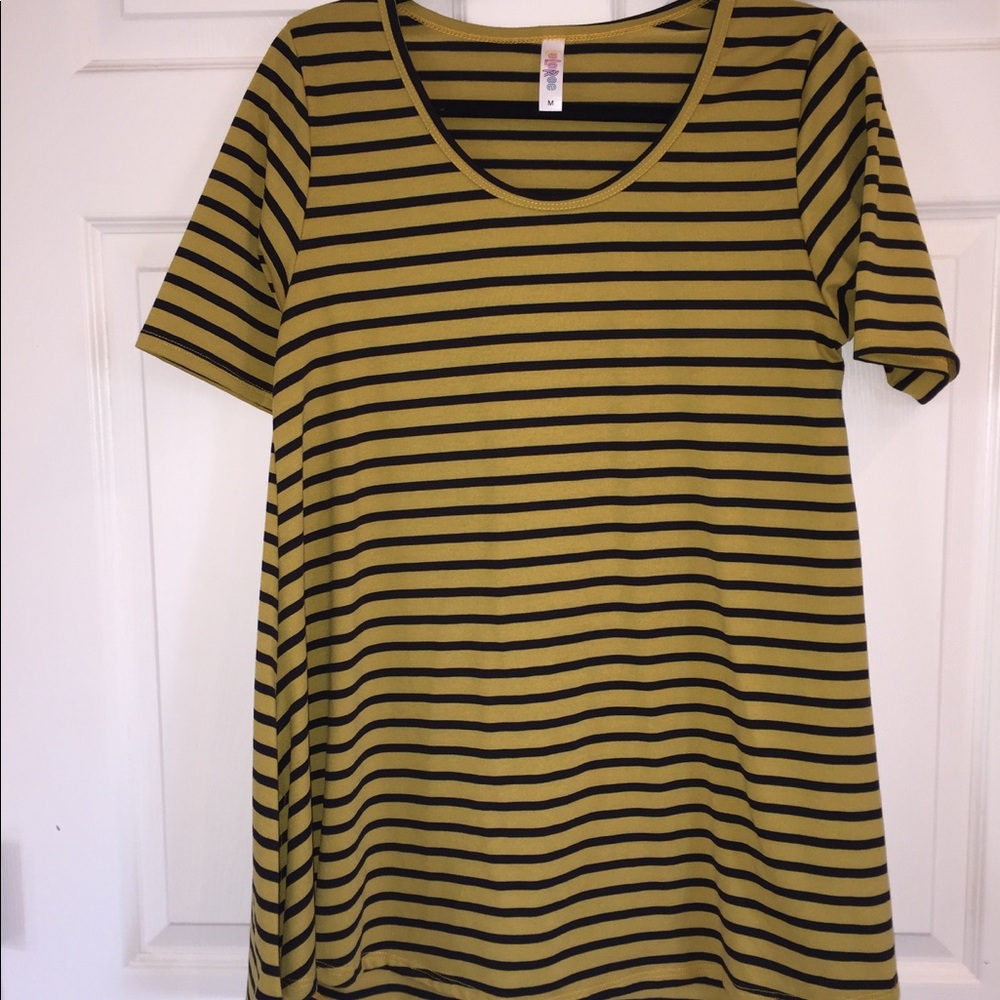 NWOT LulaRoe Perfect Tee Size medium