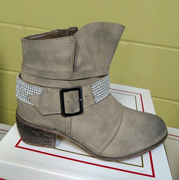 Casual Bootie - Picture 3 of 4