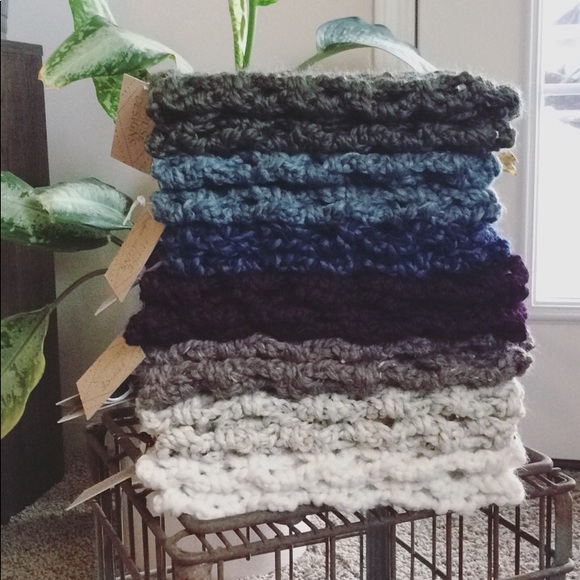 GIFT SET | Infinity Scarf + Knit Twist Headband - Picture 7 of 8