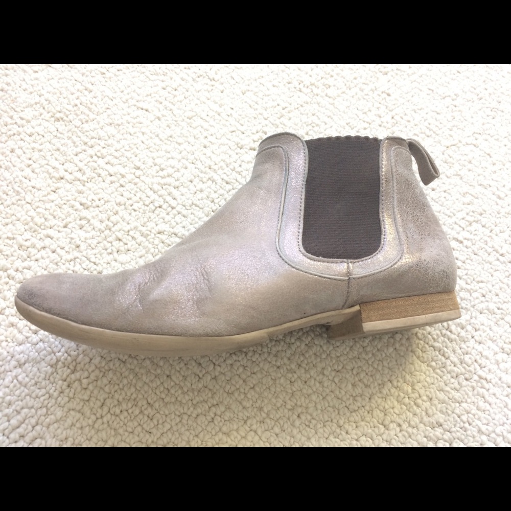 Shiny/mettalic low boots made in italy