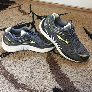 Brooks Dyad 7
