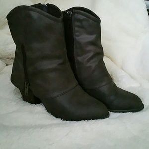 Stylish boots 6M