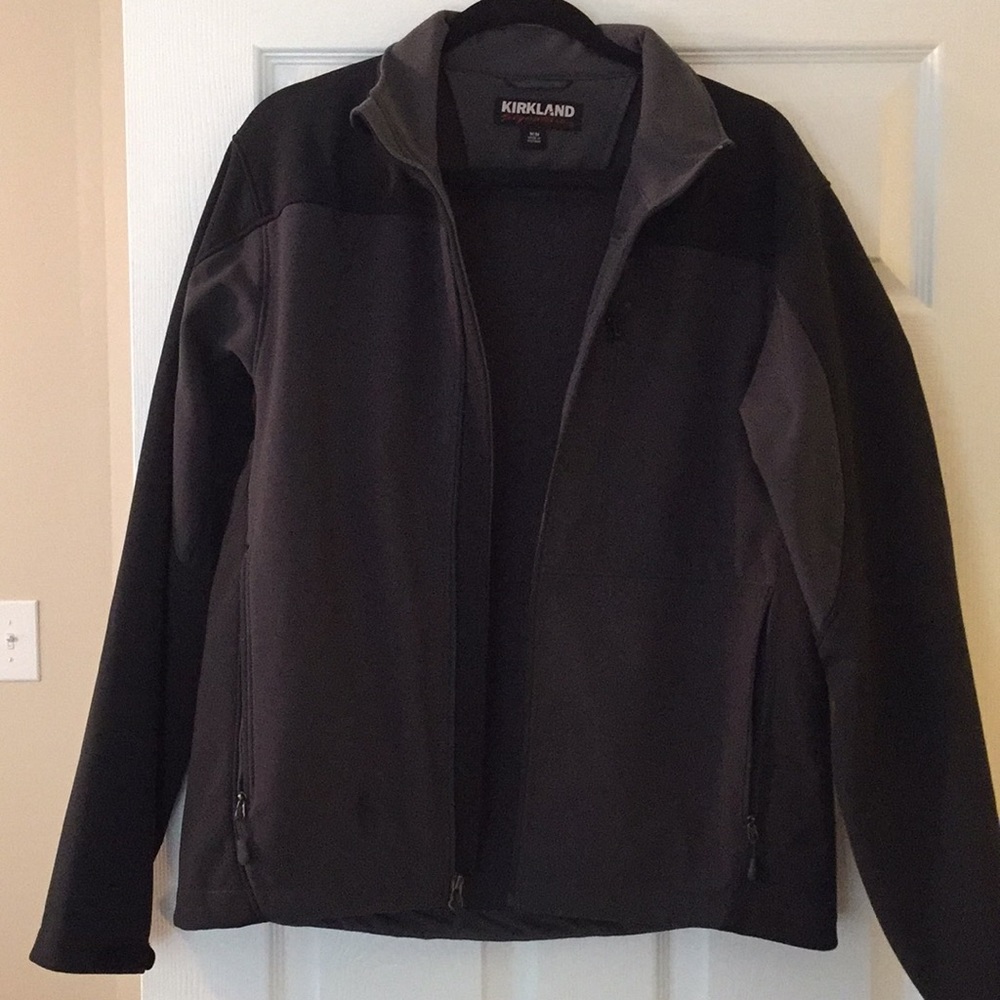 Men’s med Kirkland Soft Shell Jacket