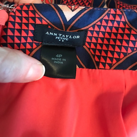 ❌SOLD❌ Ann Taylor Geometric Pencil Skirt - Picture 4 of 7