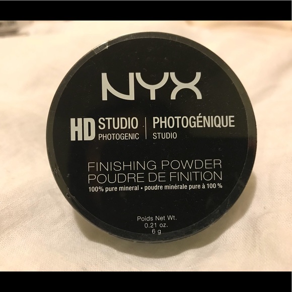 NYX HD Translucent Finishing Powder - Picture 3 of 3