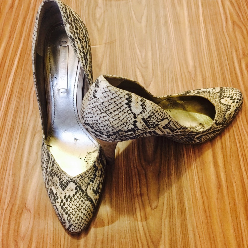 Nine West Snake Skin Look Canvas Wooden Heel 7.5