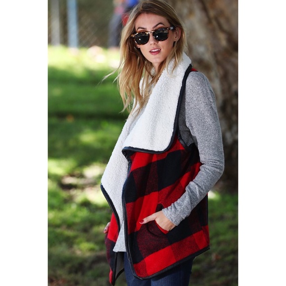 LAST ONE! Faux Fur Open Front Vest with Pockets - Picture 3 of 5