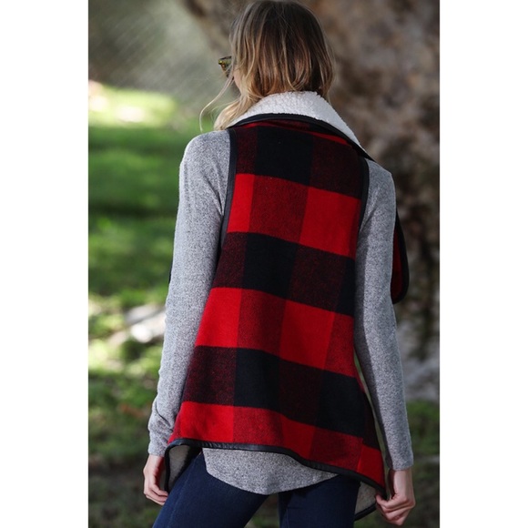 LAST ONE! Faux Fur Open Front Vest with Pockets - Picture 4 of 5