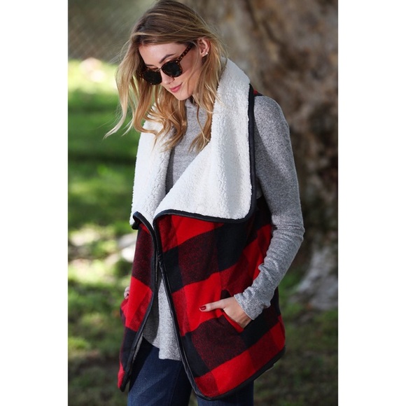 LAST ONE! Faux Fur Open Front Vest with Pockets - Picture 5 of 5