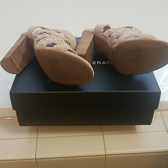 🍃🍂🍁Nwot suede heels🍁🍂🍃 - Picture 2 of 4