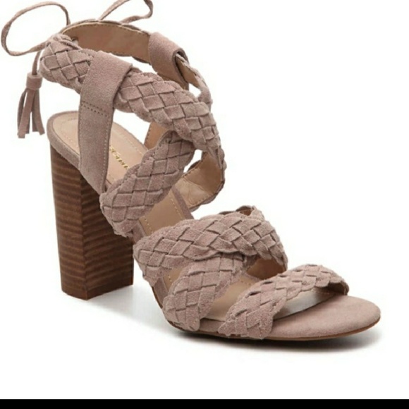 🍃🍂🍁Nwot suede heels🍁🍂🍃 - Picture 3 of 4