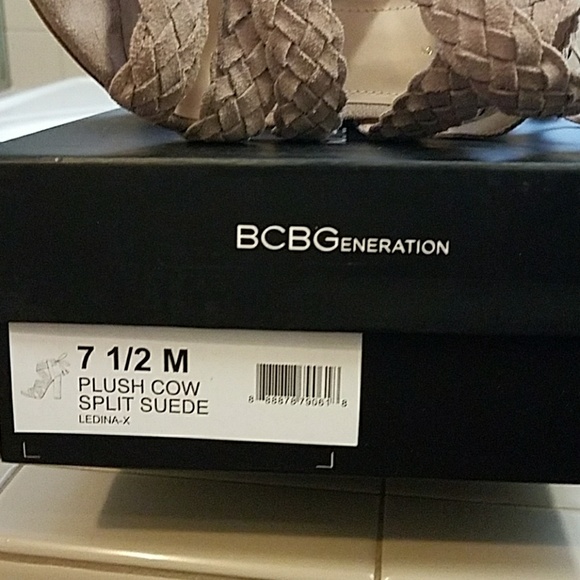 🍃🍂🍁Nwot suede heels🍁🍂🍃 - Picture 4 of 4