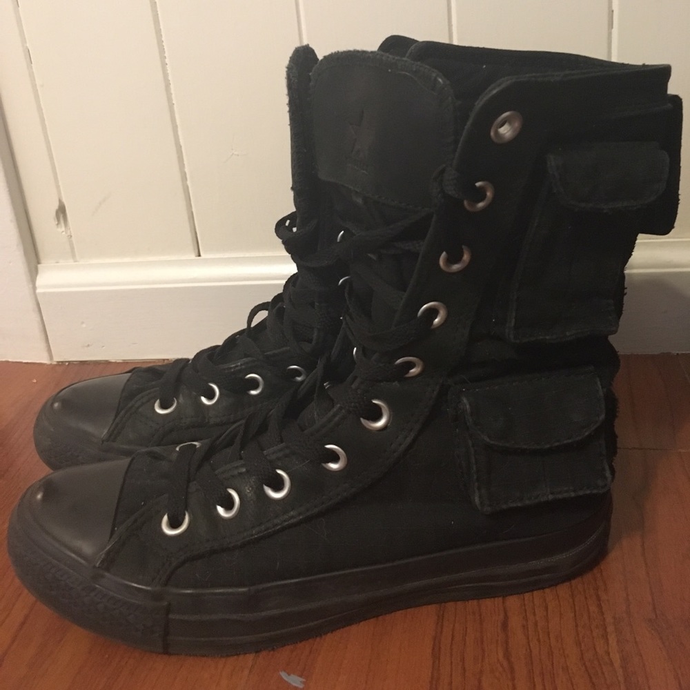 Converse Black Tennies