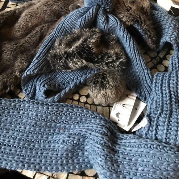 Charming Charlie knit scarf with faux fur at neck - Picture 4 of 5