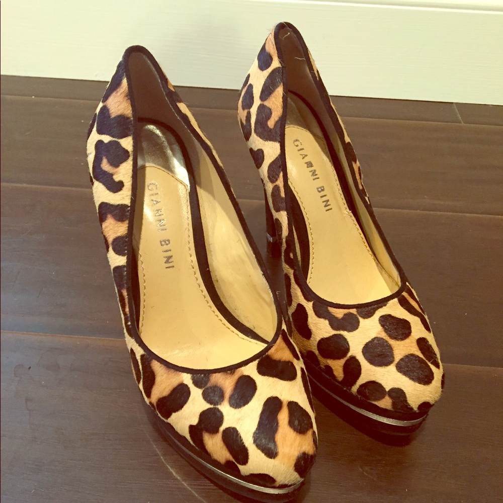 Gianni Bini Calf hair Cheetah Heels