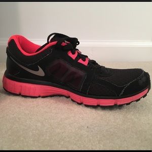 Women's Nike Dual Fusion ST2 Turf Sneakers