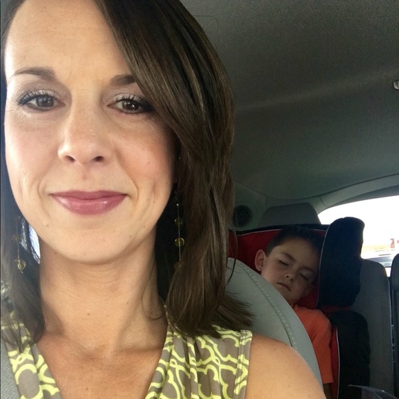 Meet your Posher, Jennifer - Picture 1 of 1