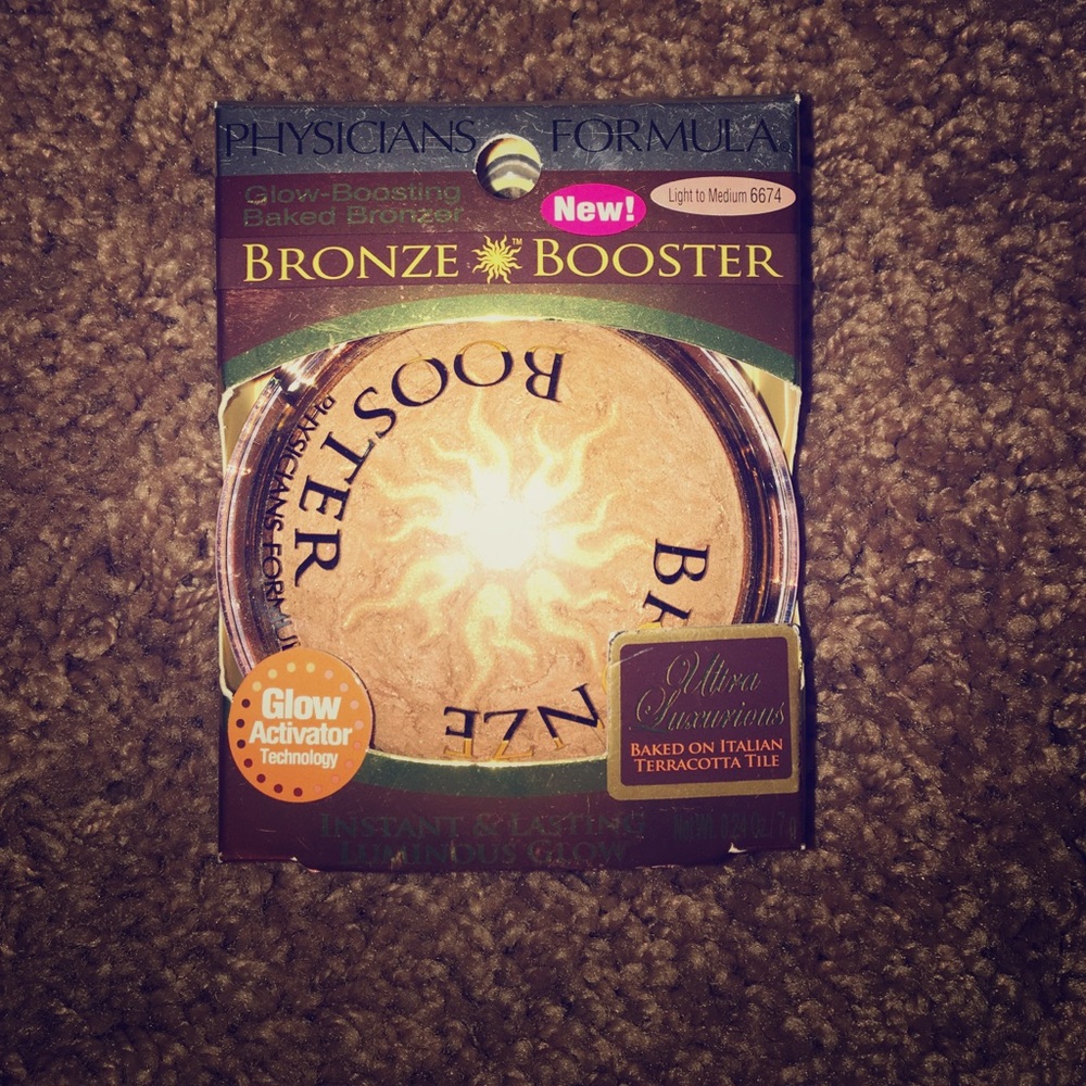 Bronze Booster Glow-Boosting Pressed Bronzer