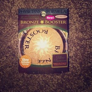 Bronze Booster Glow-Boosting Pressed Bronzer