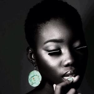 Meet your Posher, Adjoa