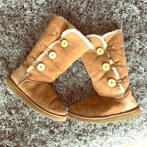 UGG tall Baily button