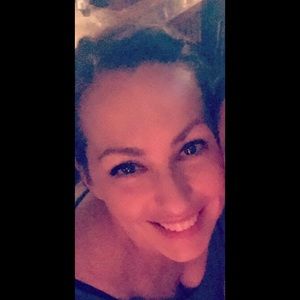 Meet your Posher, Nia