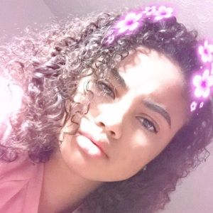 Meet your Posher, Daisha