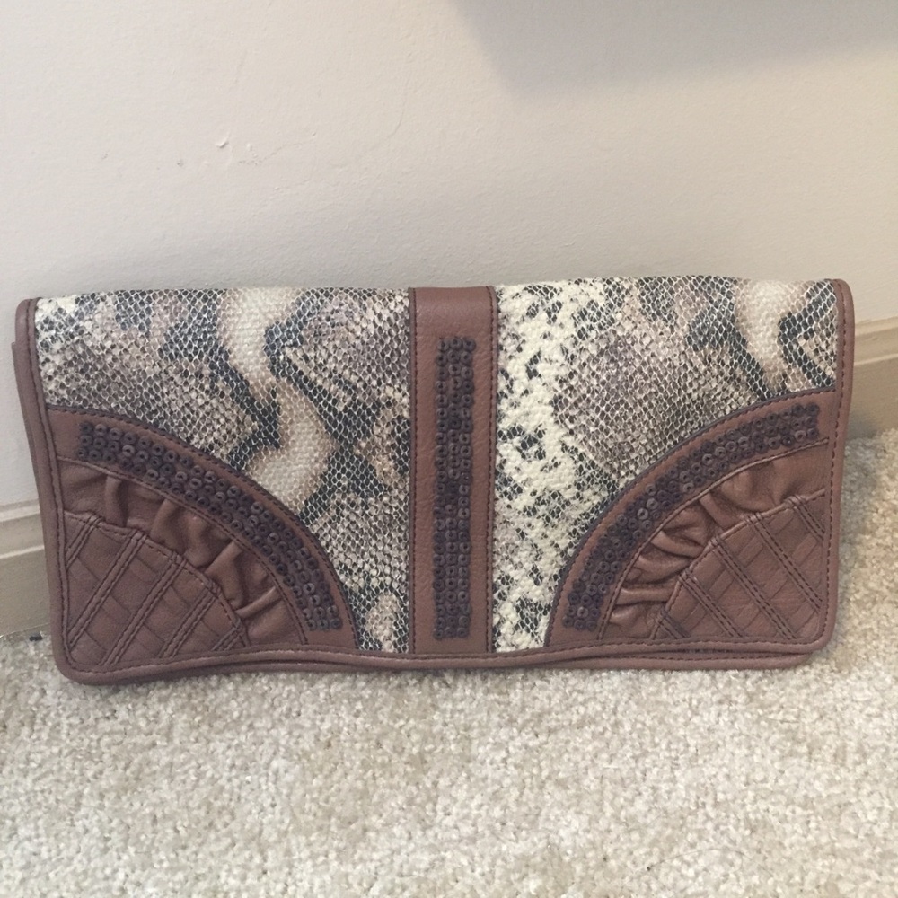 Jessica Simpson - clutch