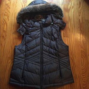 Puffy vest with detachable hood with fur trim
