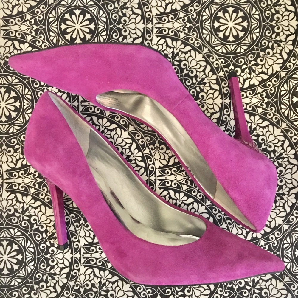 Guess High Heel Suede Magenta Colored Shoe Size7.5