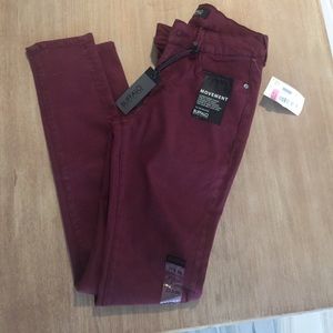 Buffalo curvy fit skinny size 27 burgundy