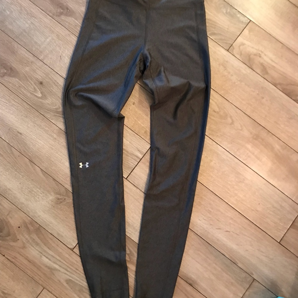 Under armor sz SM LIKE NEW OFFER