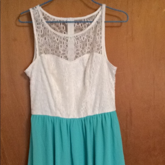 White and teal lace dress - Picture 1 of 2