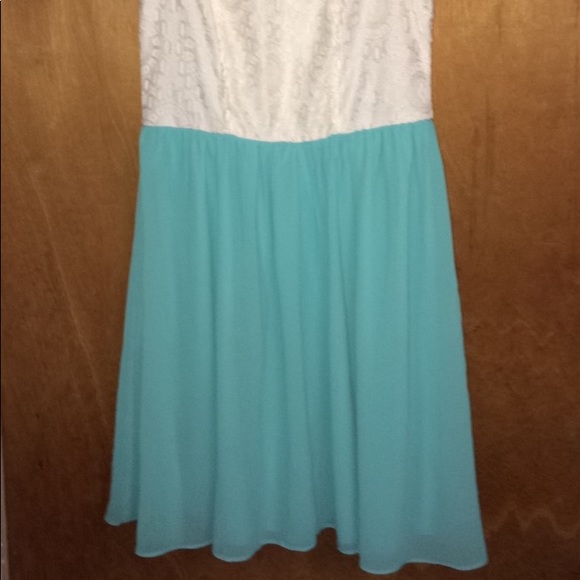 White and teal lace dress - Picture 2 of 2