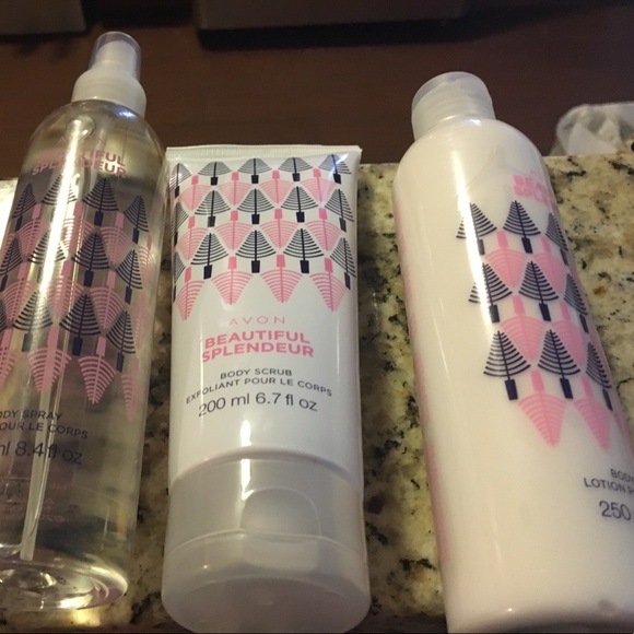 Avon's new Beautiful set - Picture 1 of 1